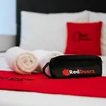 RedDoorz Plus @ Cibogo Puncak 3