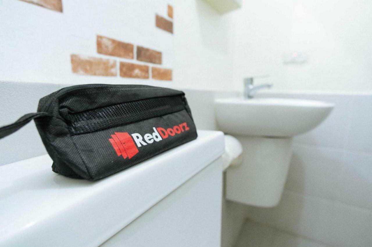 Hotel Reddoorz @ Cibogo Puncak 3 3*