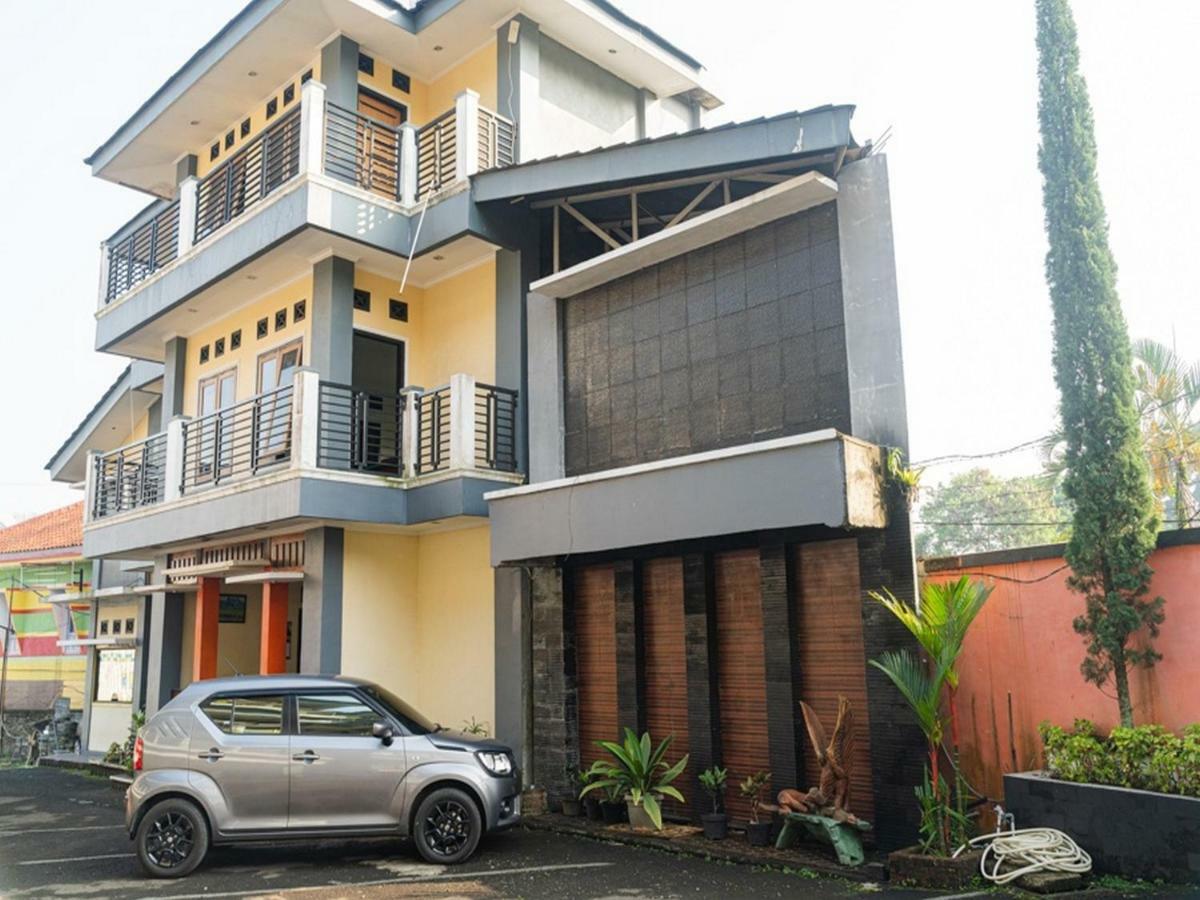 Hotel Reddoorz @ Cibogo Puncak 3